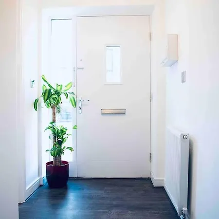 Apartment Cosy Near Centre & Man Staduim *