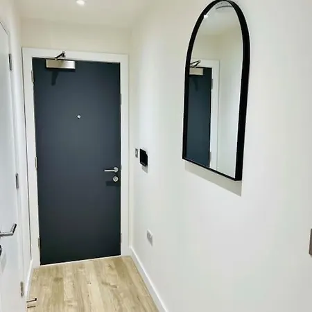Modern One Bedroom Near Old Trafford Stadium アパート *