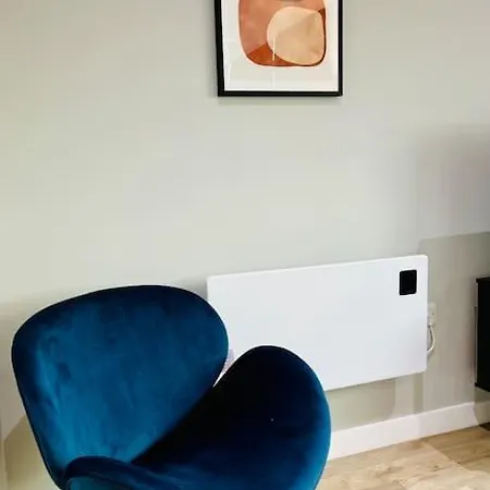 Modern One Bedroom Near Old Trafford Stadium *