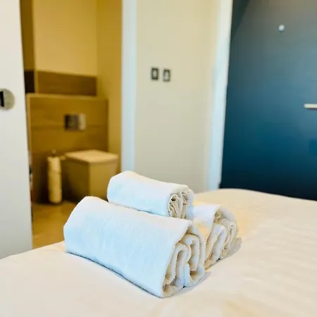 Spectacular Near To Old Trafford Stadium *