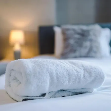 Spacious 4 Bed With Parking Manchester