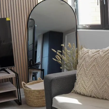 Lägenhet 3bdr Penthouse By Torr Group Short Lets & Serviced With Private Rooftop Garden *