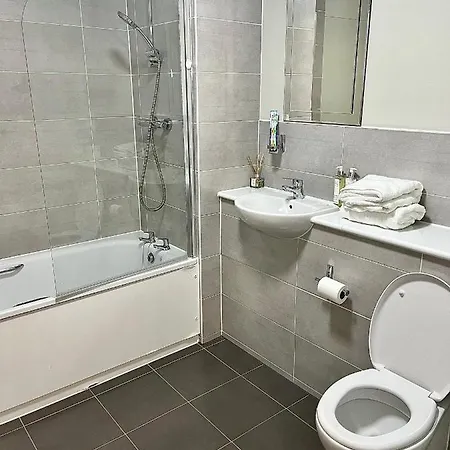 Stunning 2-bed In Salford Apartamento