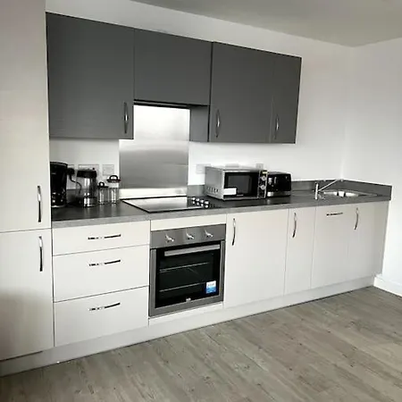 Luxurious View In Salford 아파트