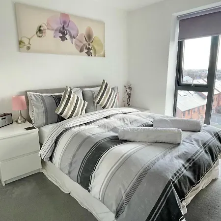 Escape - Private & Bathroom Near Etihad And Coop Arena - Free Secure Parking Проживание в семье Манчестер