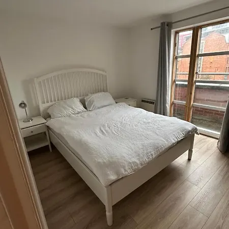 Апартаменты Bigkings Lovely 1bed With Free Parking In