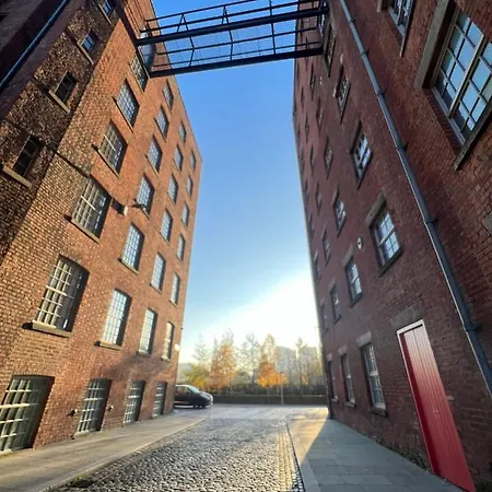 En-suite Bedroom In Modern Mill Conversion In The Heart Of Ancoats מנצ'סטר