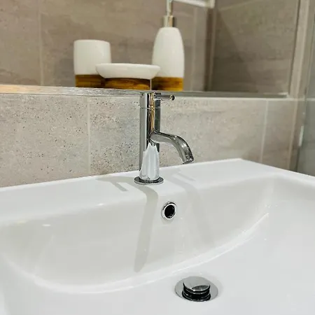 Stylish Near To Old Trafford Stadium Apartment