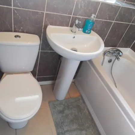 Entire 2 Bedroom House - Feriehus Manchester