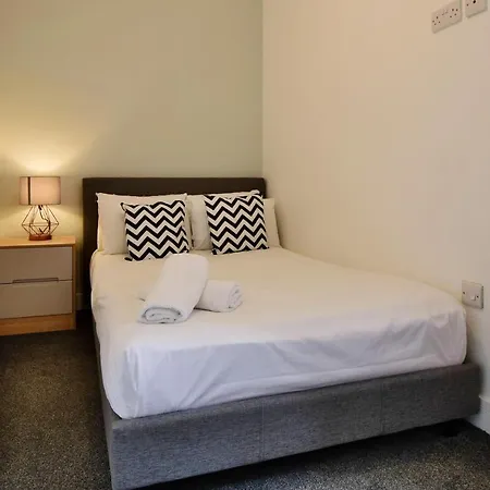 Spacious 2-br Close To Salford Royal Hospital Apartment Manchester
