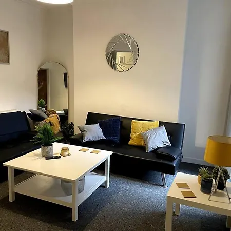 Whole House - Fast Wifi & Free Parking - Contractor Friendly By Irwell アパート *