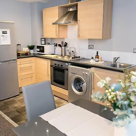 2 Bedroom Sleeps 6 Centre Apartment Manchester