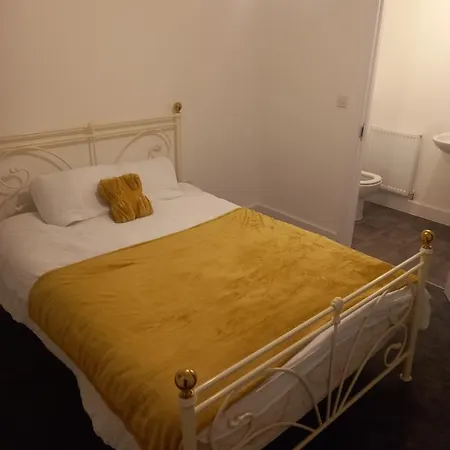 בית אירוח Private House *