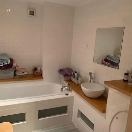Apartment Centre Duplex 2 Bed Double Balcony Apt