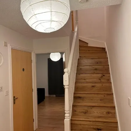 Entire House With Parking Manchester