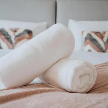 Spacious 5br - Coop Live & Etihad - Pool Table *