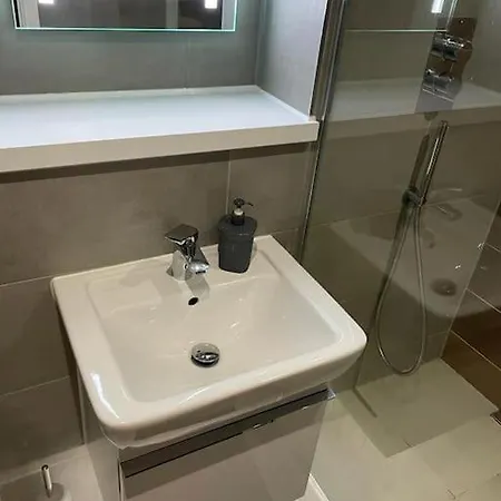 1 Bedroom Flat In