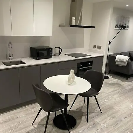 1 Bedroom Flat In * مانشستر
