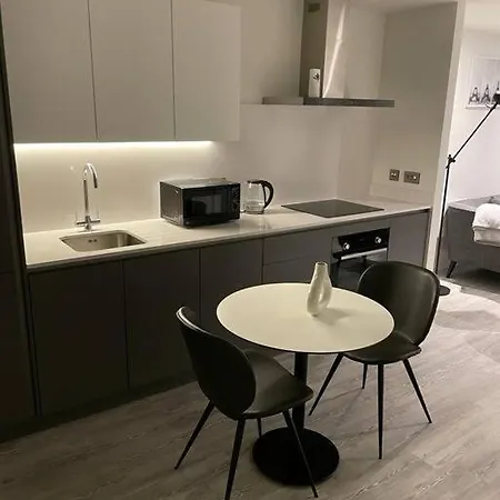 شقة 1 Bedroom Flat In *