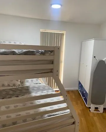 Eaglet 2 Bedroom Luxury Near Etihad Staduim *