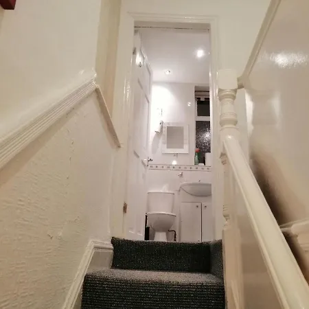 Spacious Near Centre