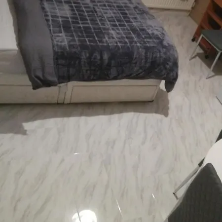 Spacious Near Centre בית הארחה מנצ'סטר