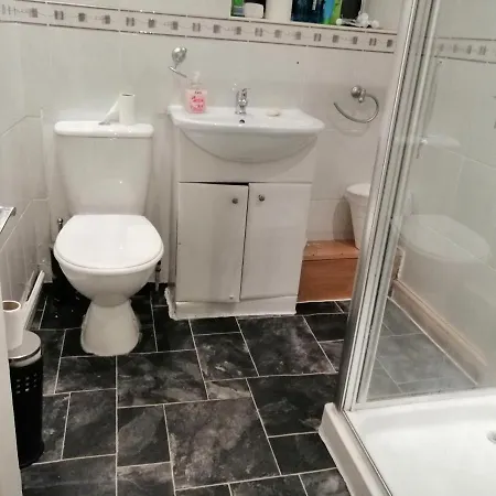 בית הארחה Spacious Near Centre