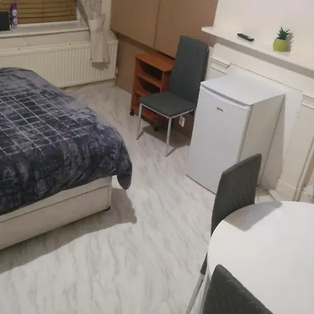 בית הארחה Spacious Near Centre מנצ'סטר