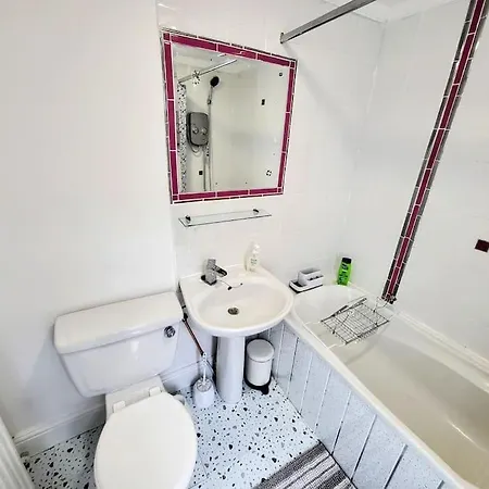 Comfortable House Near Etihad - Sleep Rest Apartment Manchester