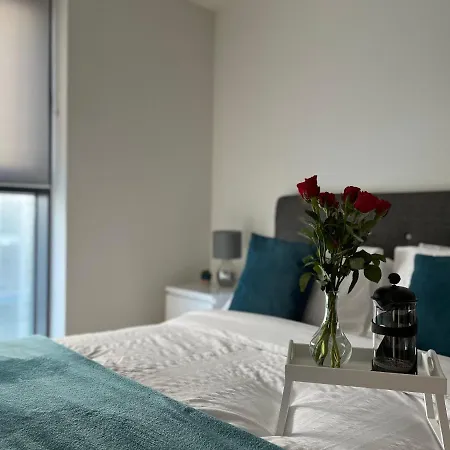 Waterside Retreat: Luxury Canal-side In With Balcony Apartman Manchester