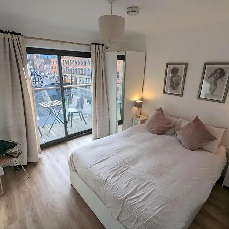 Stylish Modern Spacious Very Central 2 Bed 2 Bath Apartmán Manchester
