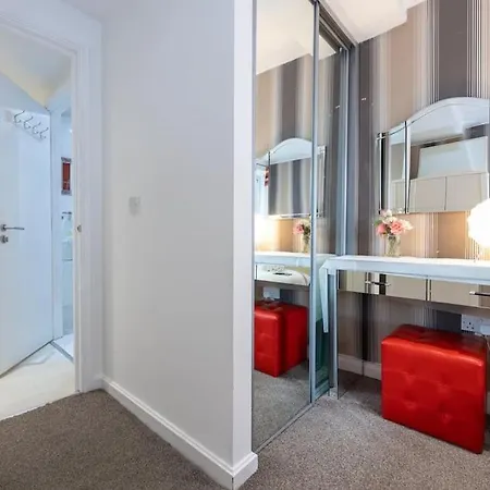 Guestready - Cherry Red Escape Near Picadilly * マンチェスター