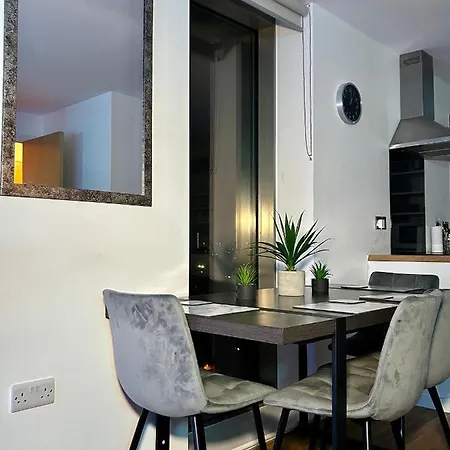 Salford Quays Apartment, Apartment