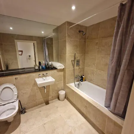 アパート 2 Bed, 2 Bath Apt, Northern Qrtr
