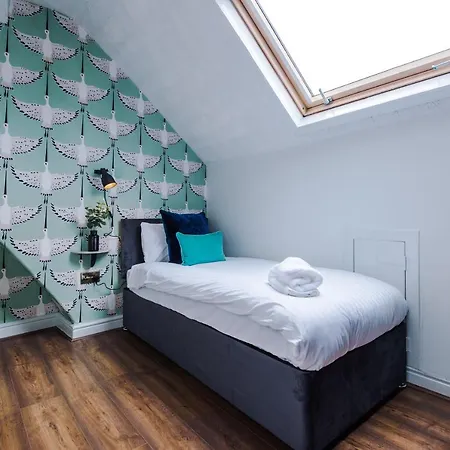 Spacious And Modern 5 Bedroom House Dom wakacyjny Manchester