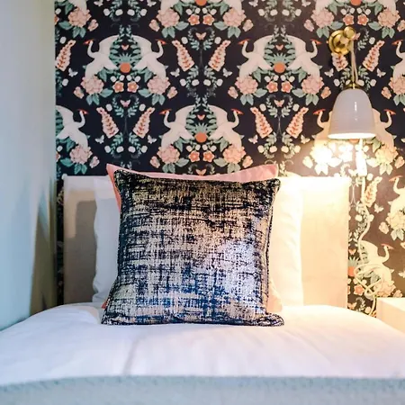 Spacious And Modern 5 Bedroom House *