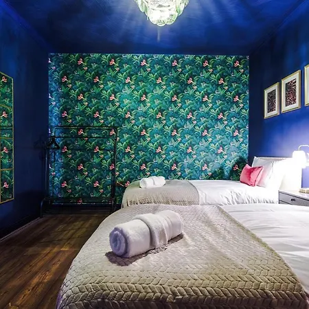 Spacious And Modern 5 Bedroom House 曼彻斯特