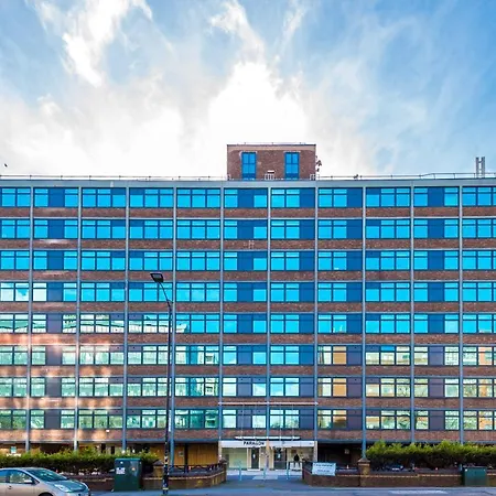 Apartman Weekly And Monthly Bookings At Zinnia Unit - Telly Homes Limited- New One Bed Apartment, Old Trafford