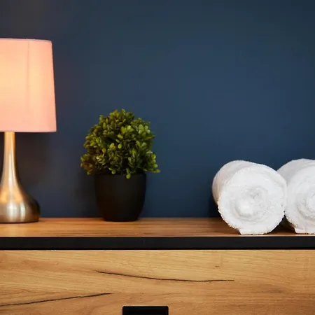 Fabulous 5 Bed House W Parking Holiday home *