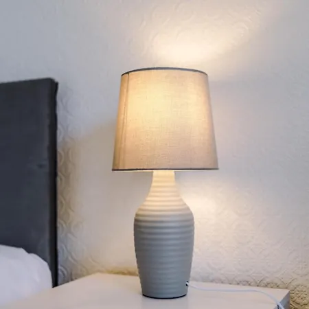 Spacious 4 Bed With Parking *