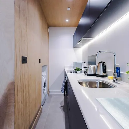 Sky Gardens - Contemporary Duplex *