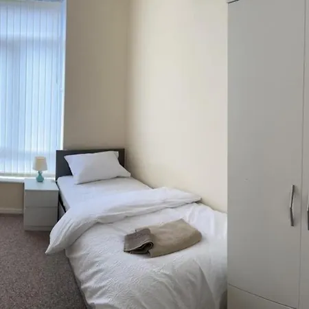 7 Minutes From Etihad * Manchester