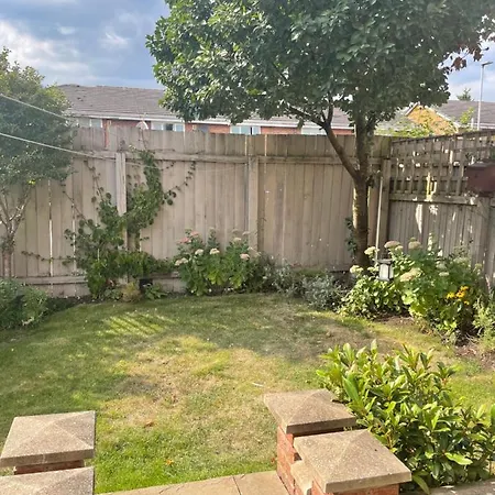 2 Bedroom House With Garden *