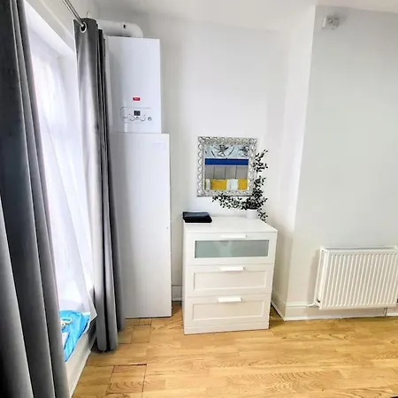 Comfortable House Near Etihad - Sleep Rest Apartment