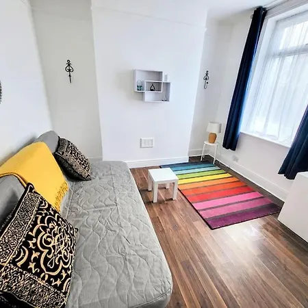 Comfortable House Near Etihad - Sleep Rest Apartment *