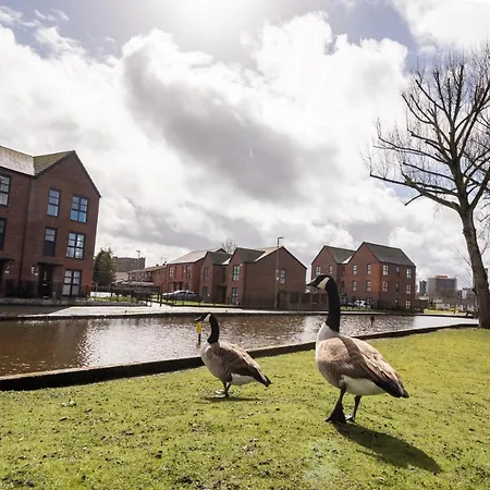 펜션 4 Bedroom, 3 Bathroom Walking Distance To Centre 맨체스터