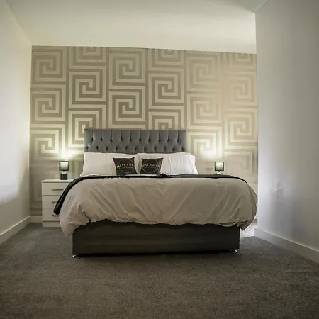 A Spacious 2 Bed With A River And Cascade View, Imaya Nights, M3 * Manchester