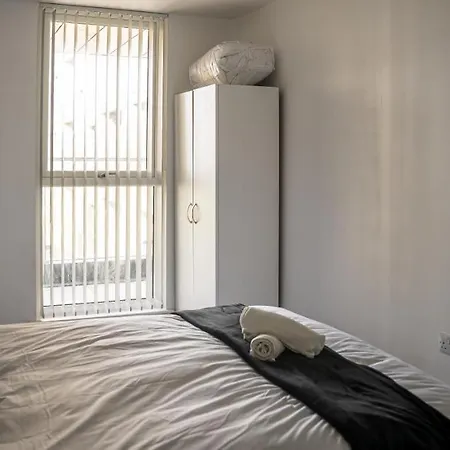 A Spacious 2 Bed With A River And Cascade View, Imaya Nights, M3 * Manchester
