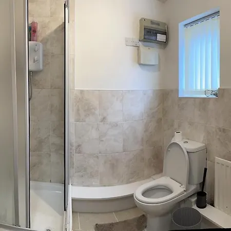 7 Minutes From Etihad Guest house