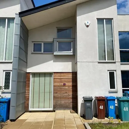 Cosy House Near Centre And Football Stadium 펜션 *